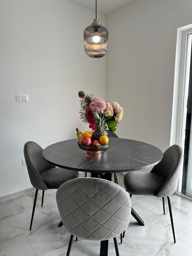 Olive View Apartment Brela Extérieur photo